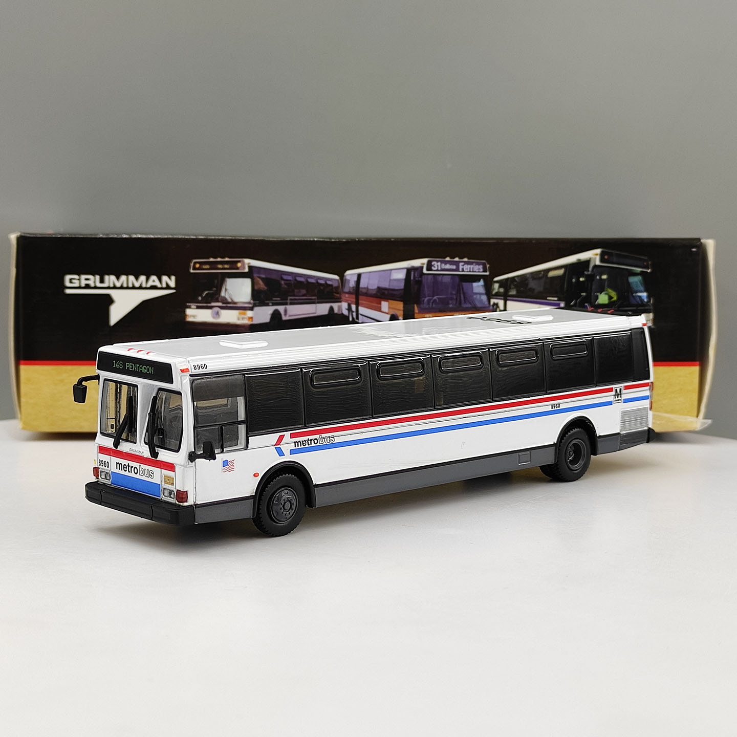Vintage Collectible Toys - โมเดลรถบัสวินเทจ Diecast IR ขนาด 1:87 รถบัสทางไกล