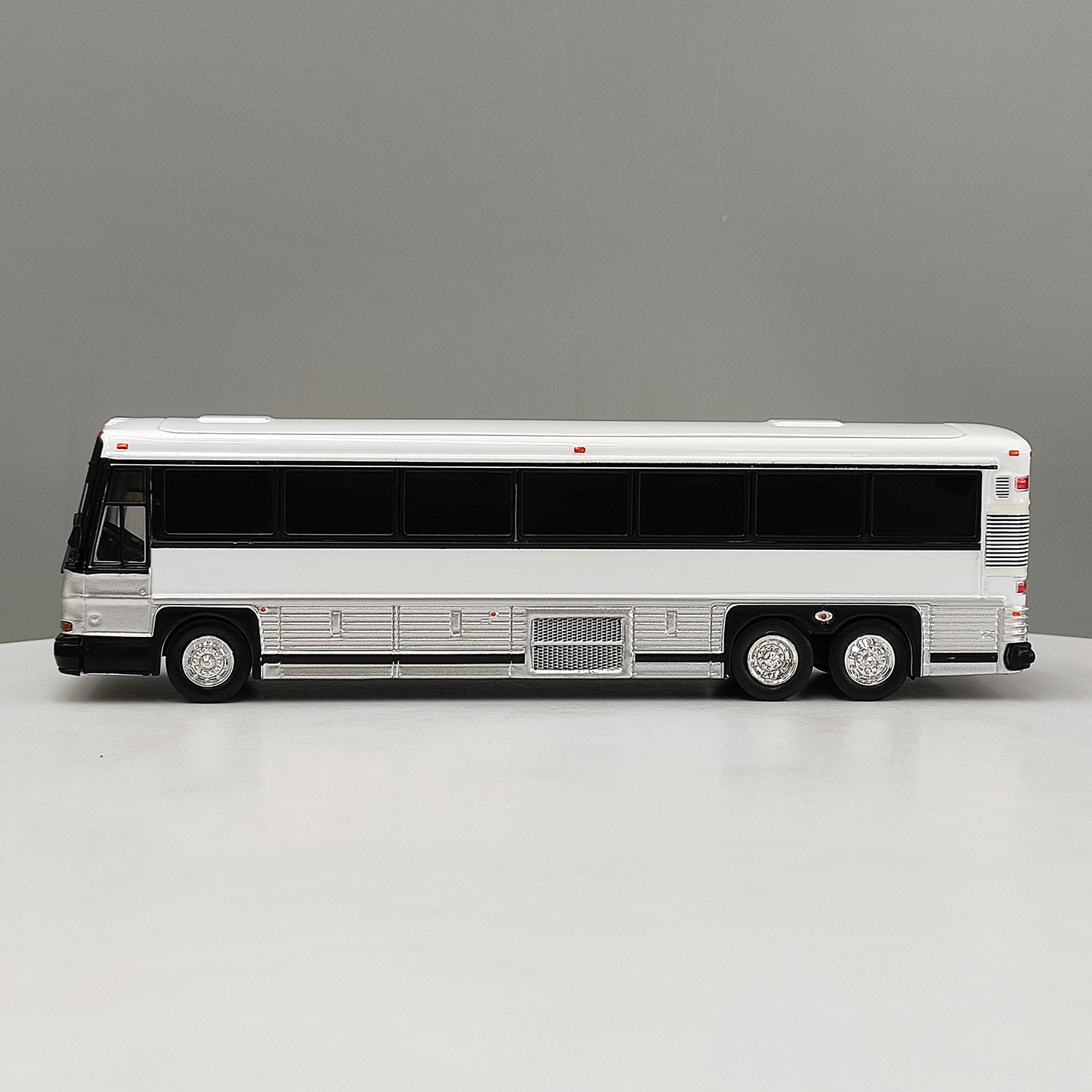 โมเดลรถบัสวินเทจ Diecast IR ขน - Vintage Collection Haul บทวิจารณ์และราคา