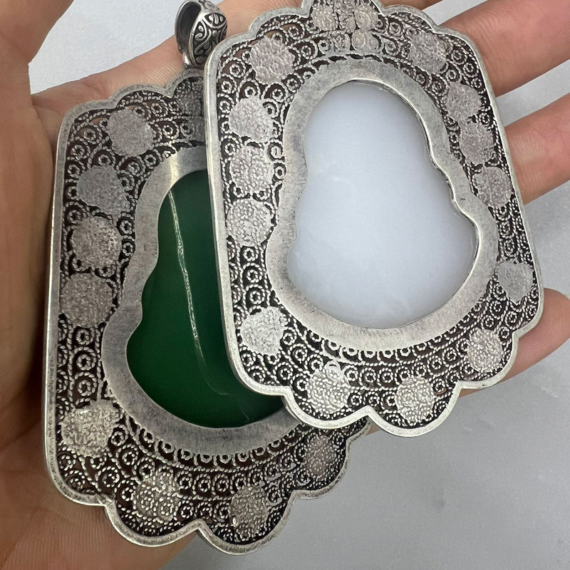 พระเครื่องพระพุทธรูปหยกฝังเงิน - Vintage Collectible Market บทวิจารณ์และราคา