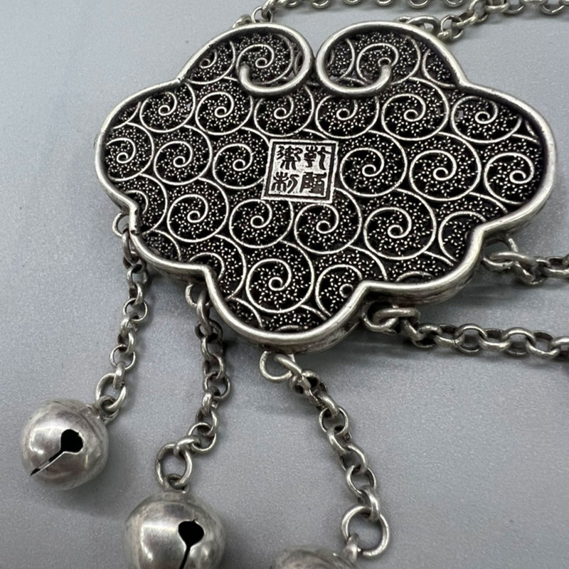 จี้กุญแจล็อคเงินประดับอัญมณีสะ - Vintage Collectible Market บทวิจารณ์และราคา